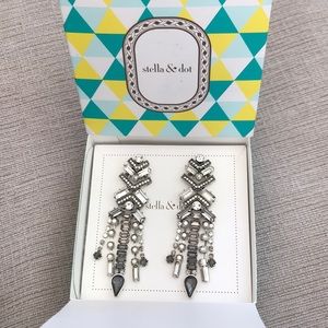 NWT! Stella & Dot Chandelier Earrings